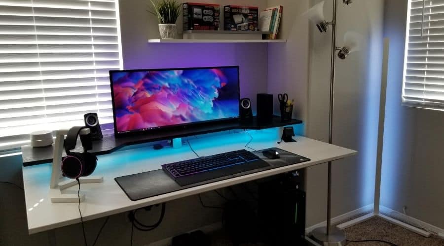 battlestation with headphone stand