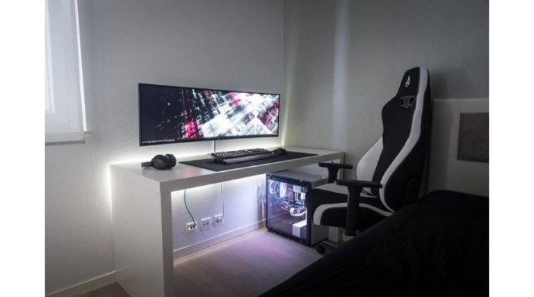 The 40 Best White Gaming Setups 2024 (Minimal, Retro, Anime)