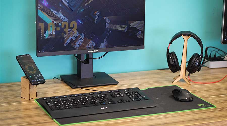 A picture of a gaming setup with a mouse pad. The mouse is of the claw grip nature.