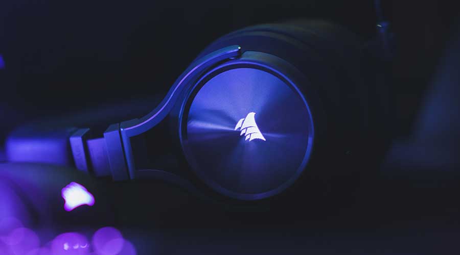 An example of a gaming headset - a Corsair headset. The best white gaming headset on the market.