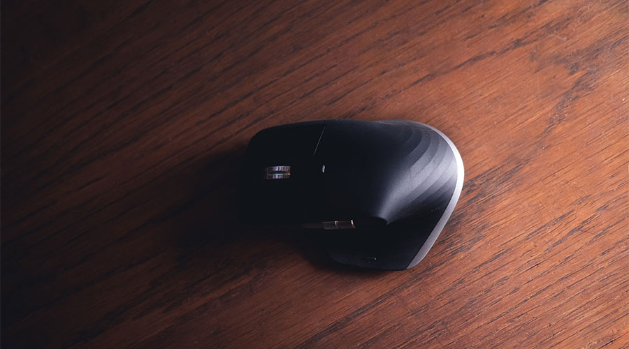 A picture of a wireless mouse. Important when choosing between wired vs wireless when looking for a palm grip mouse.