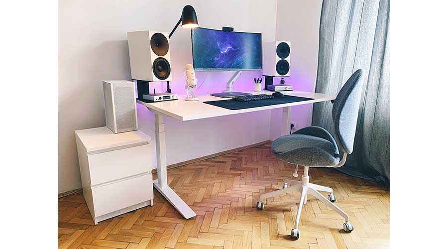 An example of a gaming desk setup.