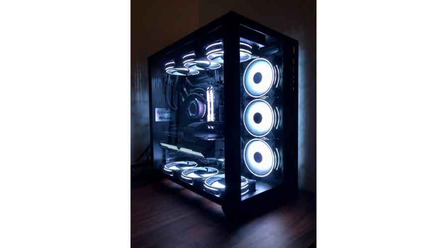 Picture of a minimalist gaming PC case with tempered glass.